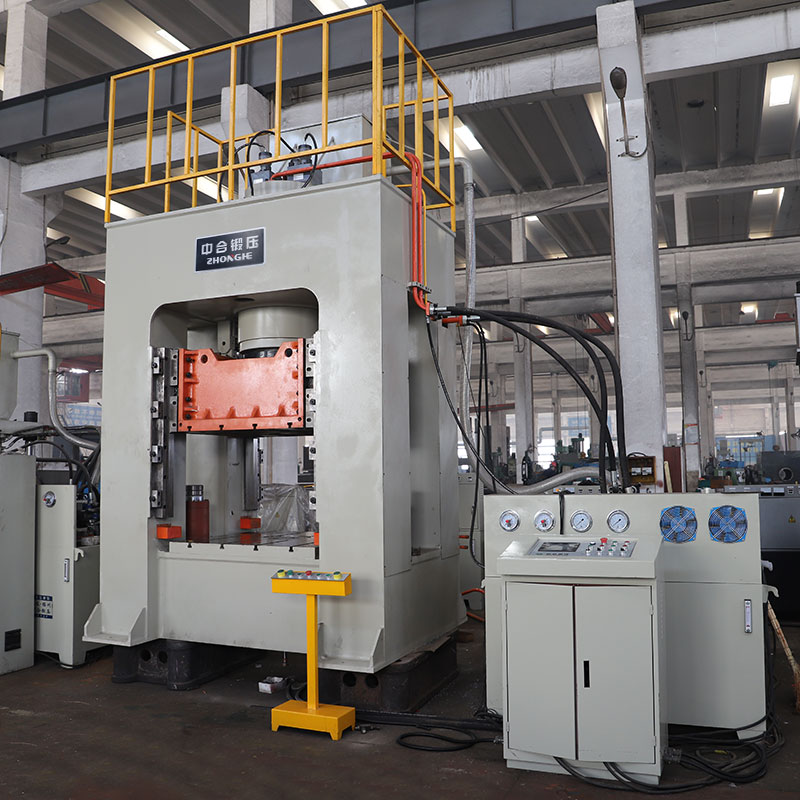 熱模段框架液壓機(圖4) 熱模段框架液壓機(圖4)