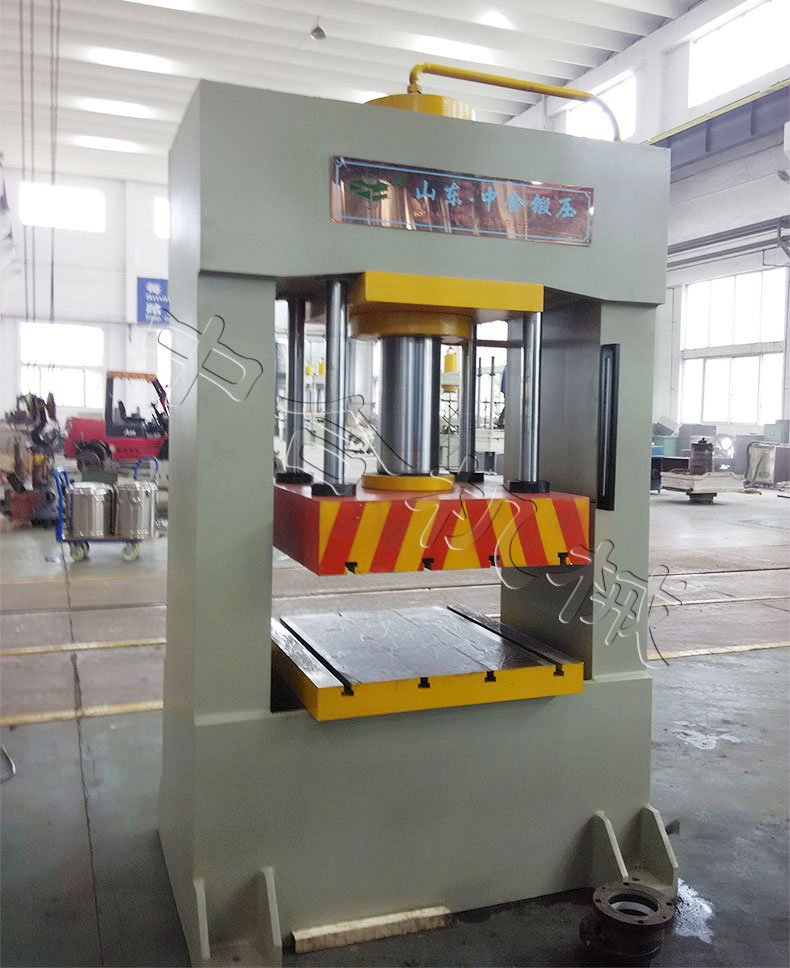 200噸大跨徑龍門液壓機(jī)(圖2) 200噸大跨徑龍門液壓機(jī)(圖2)