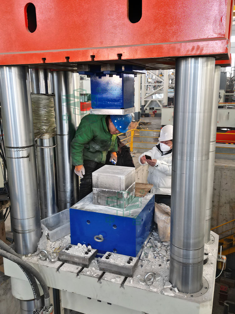 1000噸四柱液壓機試機加工莫來石匣缽 1000噸四柱液壓機試機加工莫來石匣缽