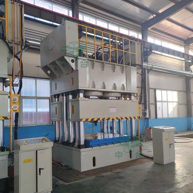 2500噸聚丙烯壓濾板成型液壓機現場.jpg 2500噸聚丙烯壓濾板成型液壓機現場.jpg