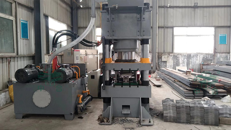 500噸四柱液壓機(jī)(錨桿托盤液壓機(jī)).jpg 500噸四柱液壓機(jī)(錨桿托盤液壓機(jī)).jpg