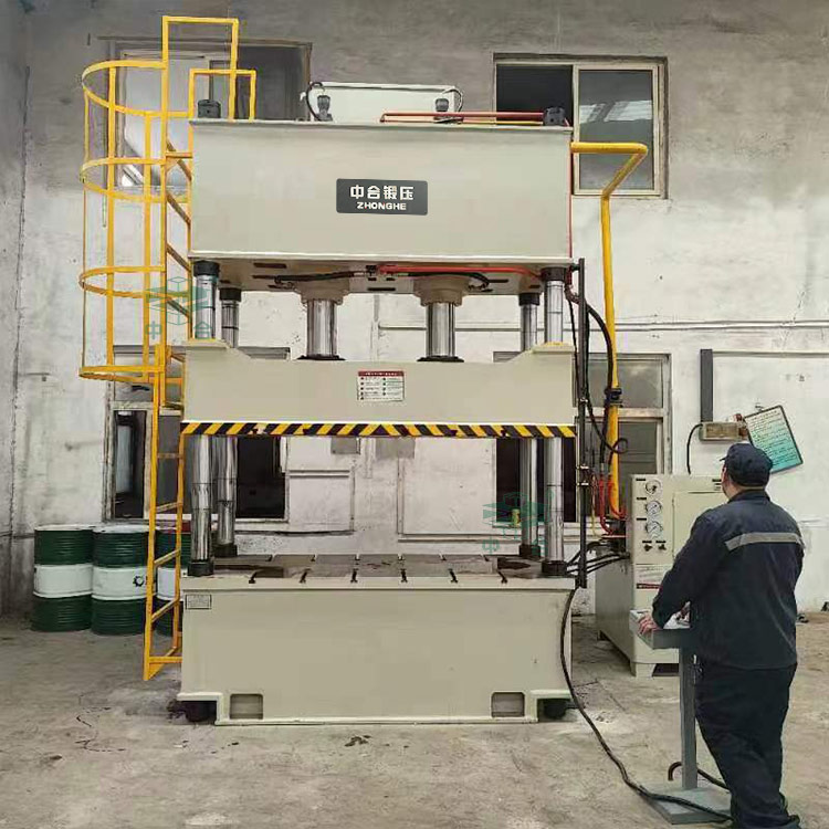 200噸雙缸四柱液壓機客戶現(xiàn)場 200噸雙缸四柱液壓機客戶現(xiàn)場