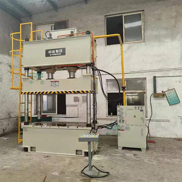 200噸四柱液壓機安裝完成 200噸四柱液壓機安裝完成