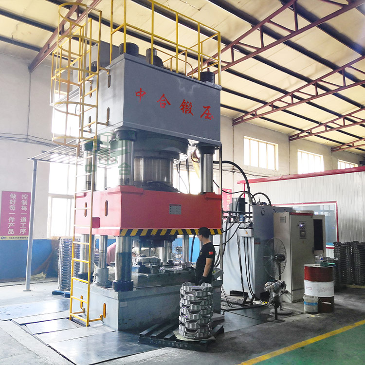 2000噸汽車離合器外殼成型液壓機.jpg 2000噸汽車離合器外殼成型液壓機.jpg