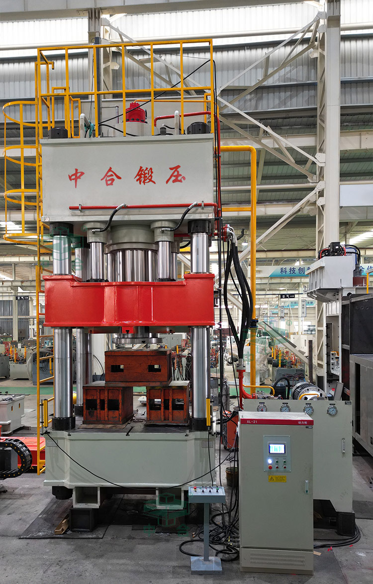 800噸封頭拉伸液壓機車間實物.jpg 800噸封頭拉伸液壓機車間實物.jpg