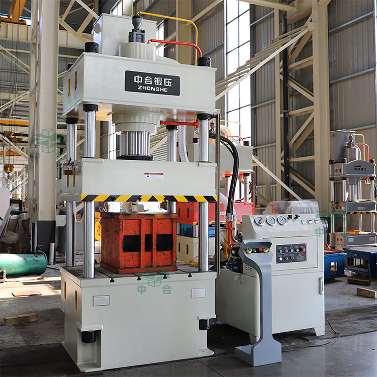 200噸三梁四柱液壓機(jī)車間實(shí)拍.jpg 200噸三梁四柱液壓機(jī)車間實(shí)拍.jpg