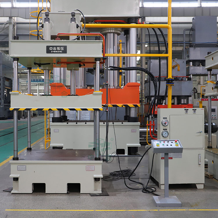 40噸三梁四柱液壓機車間實物.jpg 40噸三梁四柱液壓機車間實物.jpg