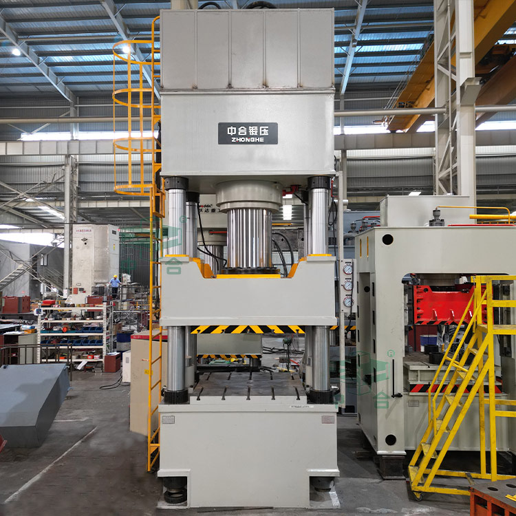 800噸四柱液壓機車間實物.jpg 800噸四柱液壓機車間實物.jpg