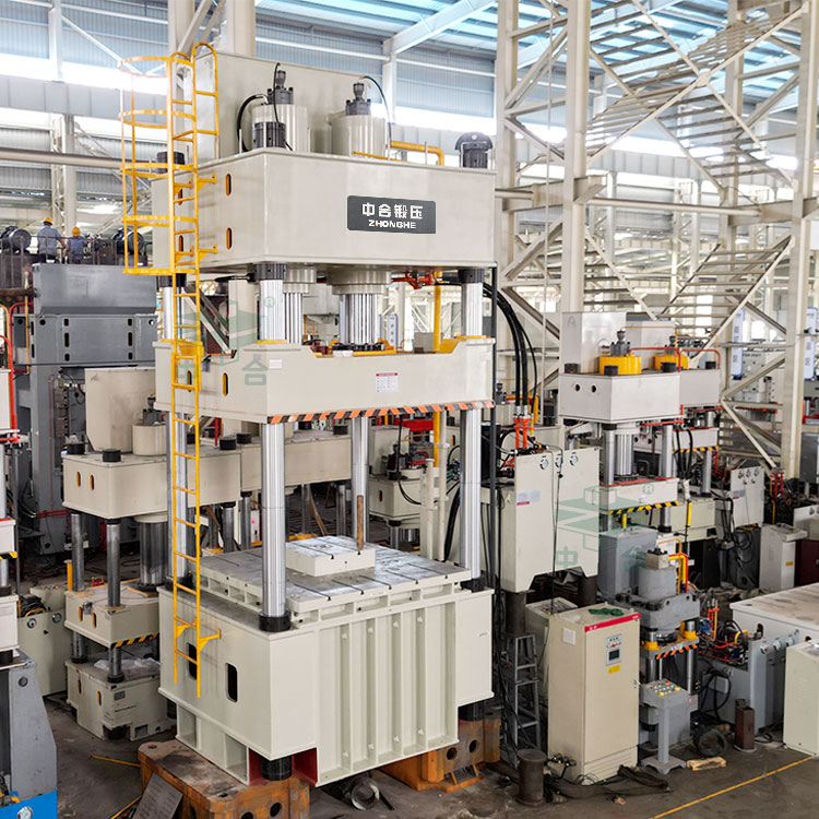 800噸四柱液壓機車間實物.jpg 800噸四柱液壓機車間實物.jpg