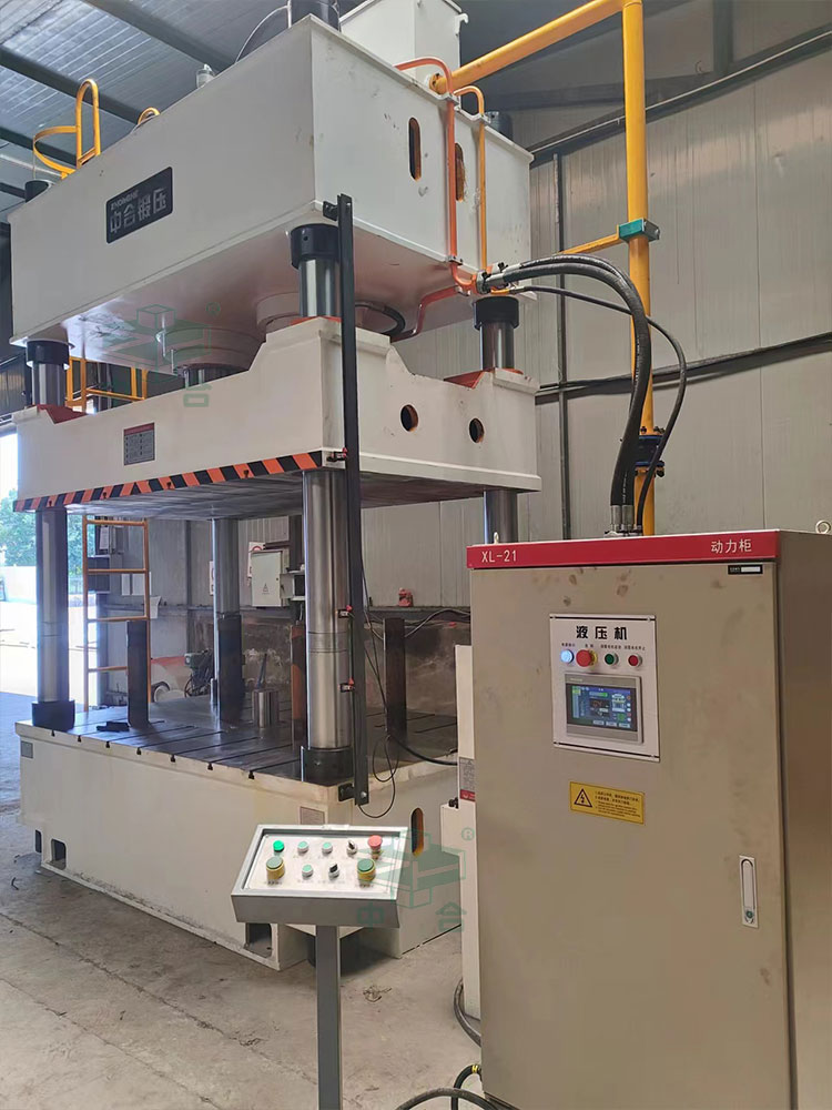 500噸四柱液壓機(jī)現(xiàn)場試機(jī).jpg 500噸四柱液壓機(jī)現(xiàn)場試機(jī).jpg