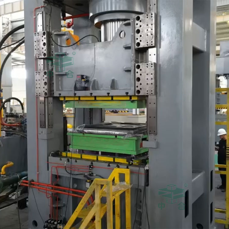 800噸框架式液壓機拉伸BDF水箱板.jpg 800噸框架式液壓機拉伸BDF水箱板.jpg