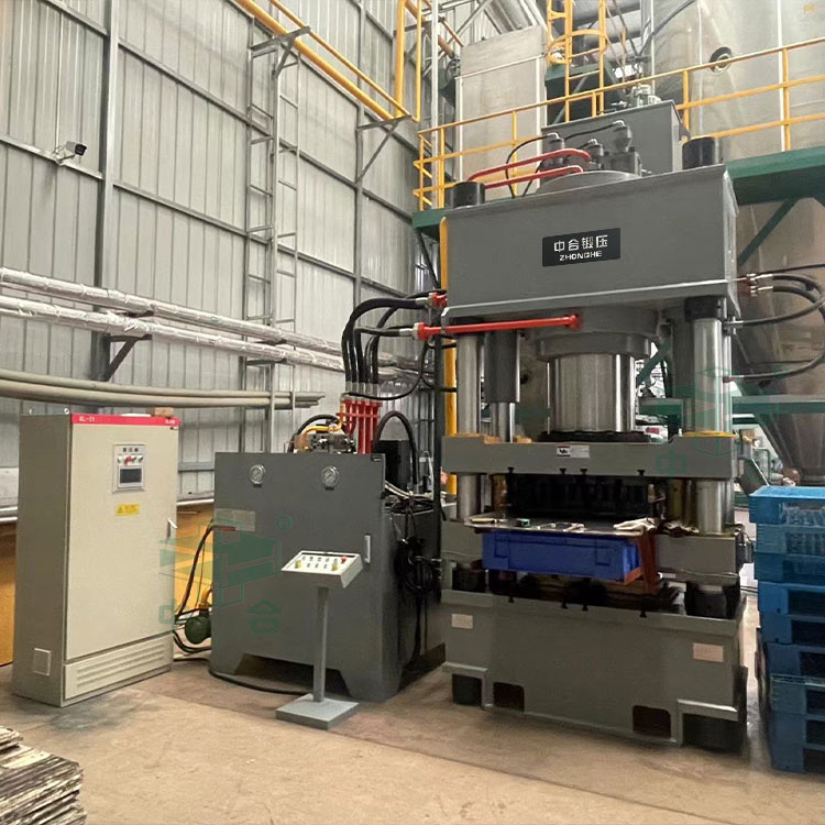 630噸全自動粉末壓塊機(jī)現(xiàn)場.jpg 630噸全自動粉末壓塊機(jī)現(xiàn)場.jpg