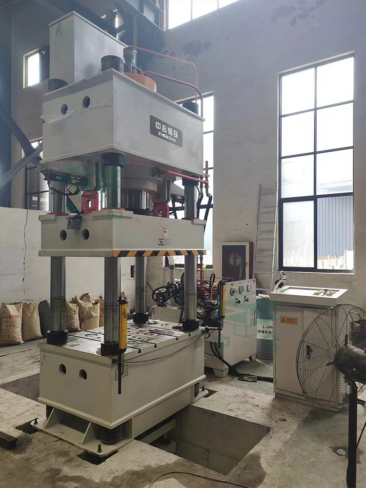 400噸四柱液壓機安裝完成.jpg 400噸四柱液壓機安裝完成.jpg