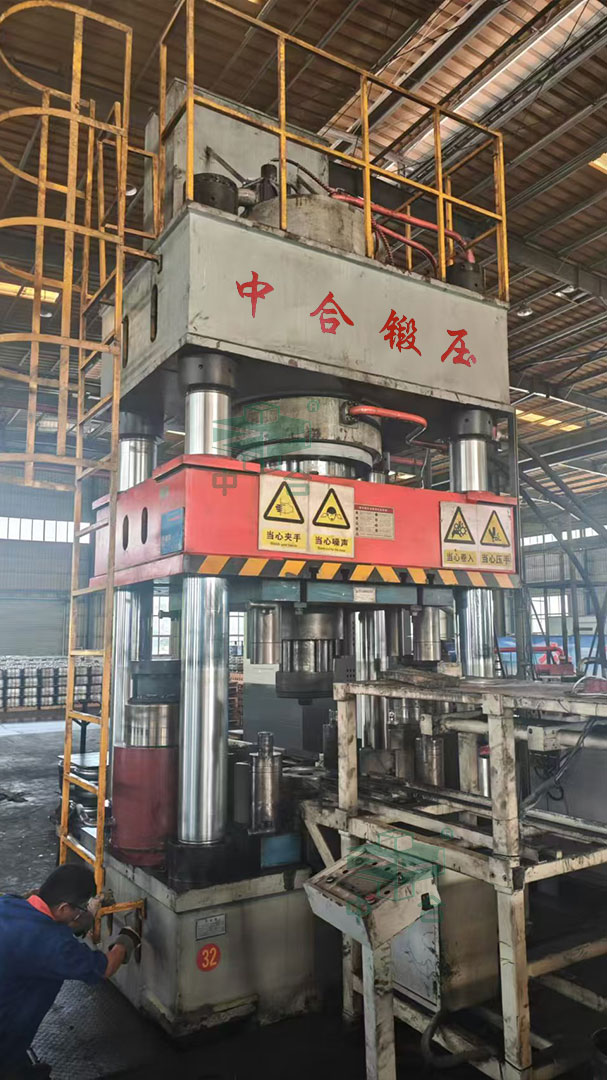 1000噸四柱液壓機 1000噸四柱液壓機