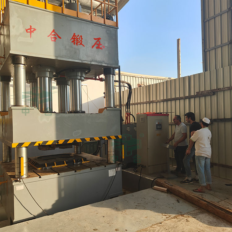 1000噸汽車(chē)配件成型液壓機(jī)現(xiàn)場(chǎng)試機(jī).jpg 1000噸汽車(chē)配件成型液壓機(jī)現(xiàn)場(chǎng)試機(jī).jpg