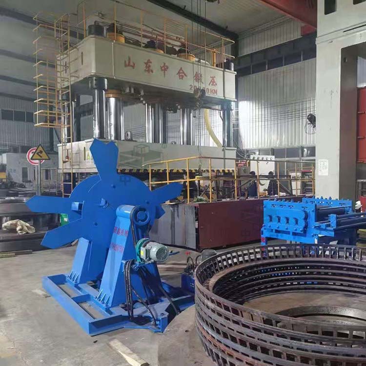 2000噸四柱液壓機.jpg 2000噸四柱液壓機.jpg