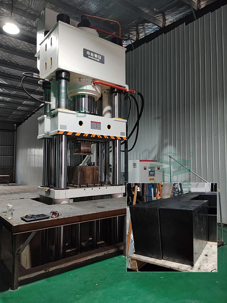 石墨匣缽成型液壓機現場.jpg
