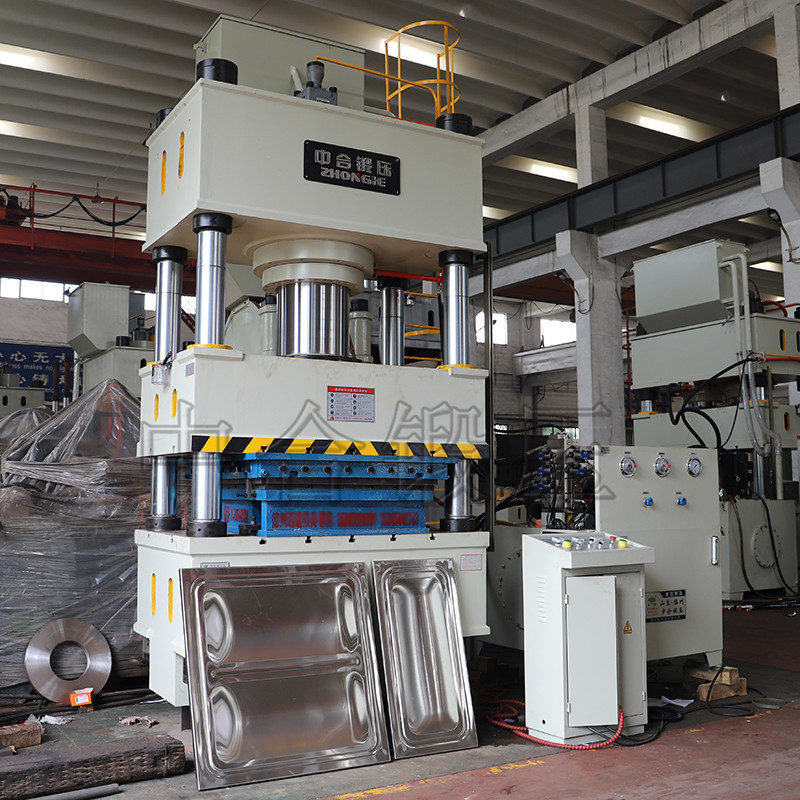 400噸不銹鋼水箱板液壓機(jī) 400噸不銹鋼水箱板液壓機(jī)