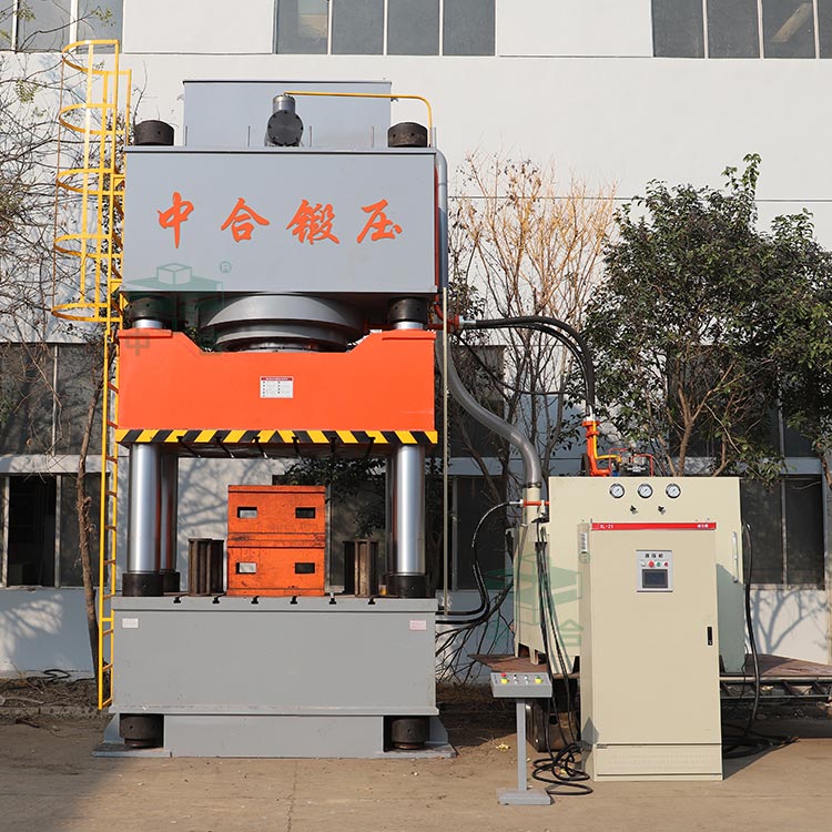 2000噸三梁四柱液壓機.jpg 2000噸三梁四柱液壓機.jpg