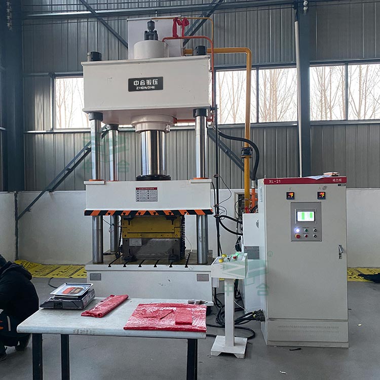 315噸復合材料成型液壓機.jpg 315噸復合材料成型液壓機.jpg