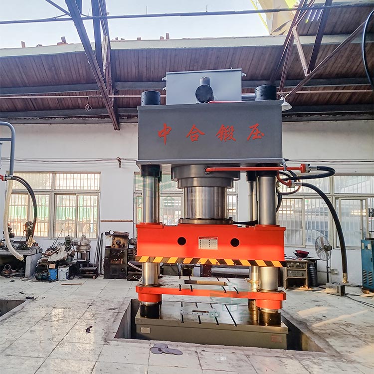 1250噸陶瓷粉末成型液壓機現場.jpg 1250噸陶瓷粉末成型液壓機現場.jpg