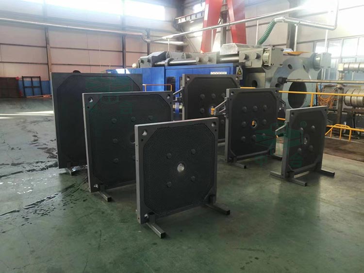 壓濾機(jī)濾板.jpg 壓濾機(jī)濾板.jpg