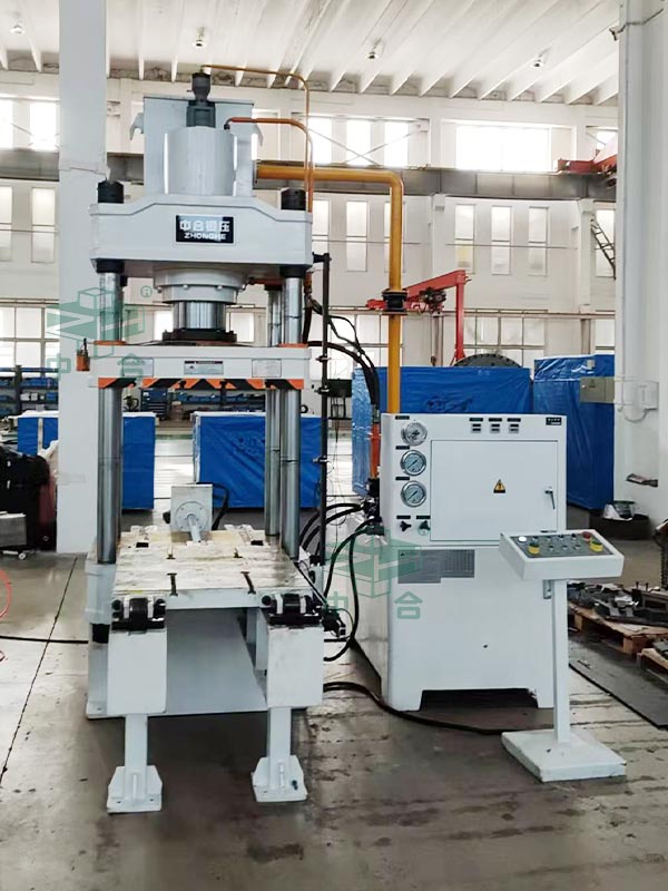 200噸三梁四柱液壓機(jī).jpg 200噸三梁四柱液壓機(jī).jpg