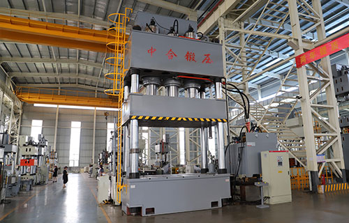 1500噸四柱液壓機(jī)在汽車導(dǎo)流罩成型工藝中的優(yōu)勢