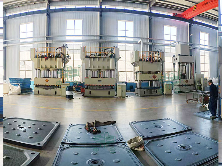 3600噸壓濾機濾板成型液壓機現場.jpg