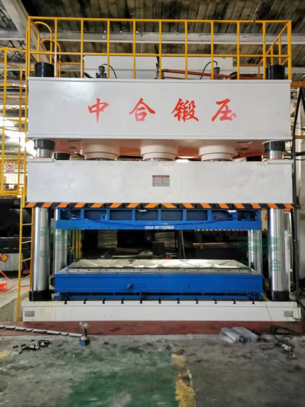 1250噸不銹鋼水箱板液壓機.jpg 1250噸不銹鋼水箱板液壓機.jpg