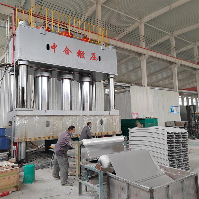 2000噸玻璃鋼成型液壓機(jī)_四柱液壓機(jī) 2000噸玻璃鋼成型液壓機(jī)_四柱液壓機(jī)