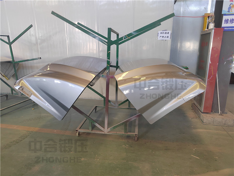 卡車導流罩生產設備_2500噸四柱液壓機_玻璃鋼成型液壓機(圖4) 卡車導流罩生產設備_2500噸四柱液壓機_玻璃鋼成型液壓機(圖4)