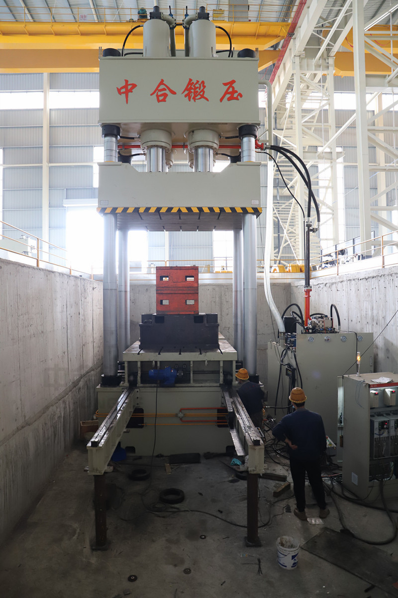 復合材料模壓成型設備_1500噸液壓機_雙移動工作臺(圖4) 復合材料模壓成型設備_1500噸液壓機_雙移動工作臺(圖4)