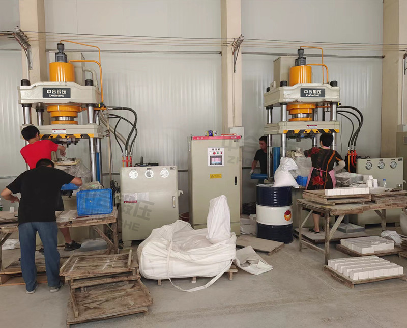 200噸四柱液壓機 200噸四柱液壓機