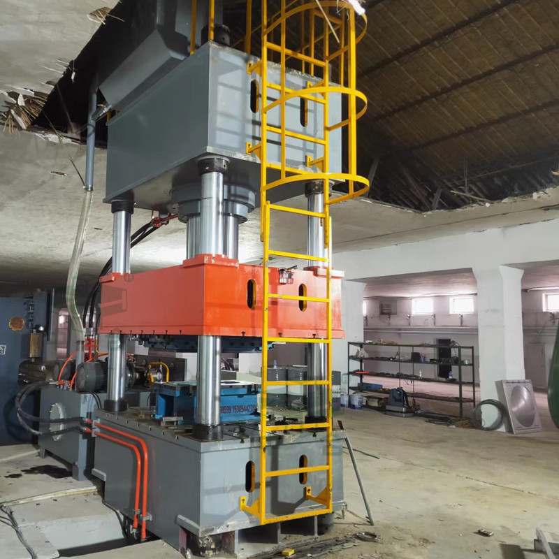 不銹鋼水箱板沖壓成型_630噸四柱液壓機(圖5) 不銹鋼水箱板沖壓成型_630噸四柱液壓機(圖5)