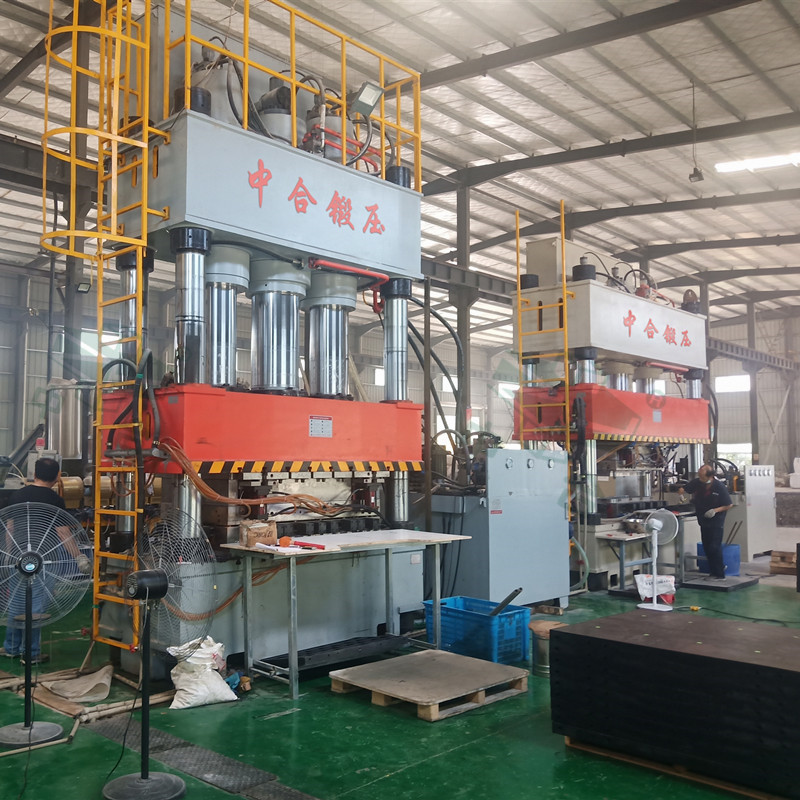 復合建筑模板生產設備_800噸液壓機_復合材料模壓成型(圖3) 復合建筑模板生產設備_800噸液壓機_復合材料模壓成型(圖3)