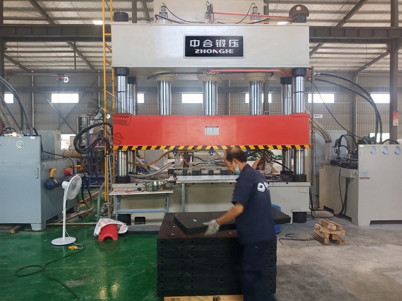 1000噸復合建筑模板成型液壓機_復合材料成型油壓機(圖3) 1000噸復合建筑模板成型液壓機_復合材料成型油壓機(圖3)