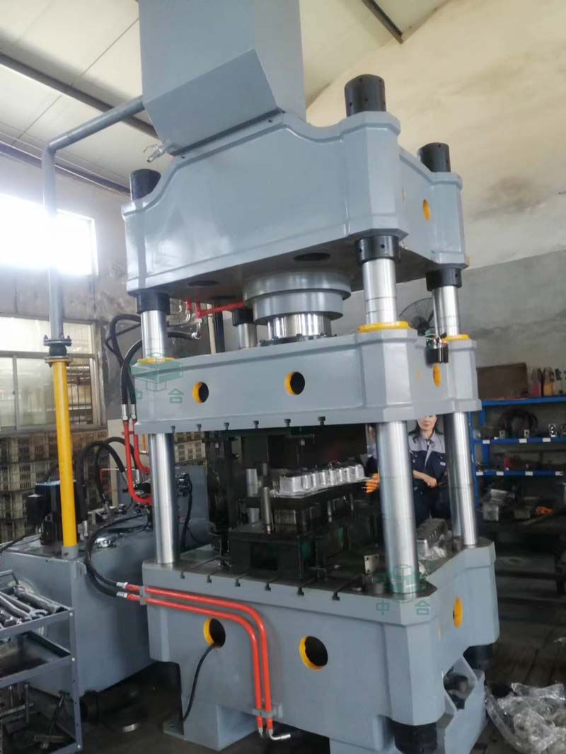 柴油發動機底殼拉伸成型液壓機-發動機配件液壓機-315噸不銹鋼拉伸機(圖3) 柴油發動機底殼拉伸成型液壓機-發動機配件液壓機-315噸不銹鋼拉伸機(圖3)