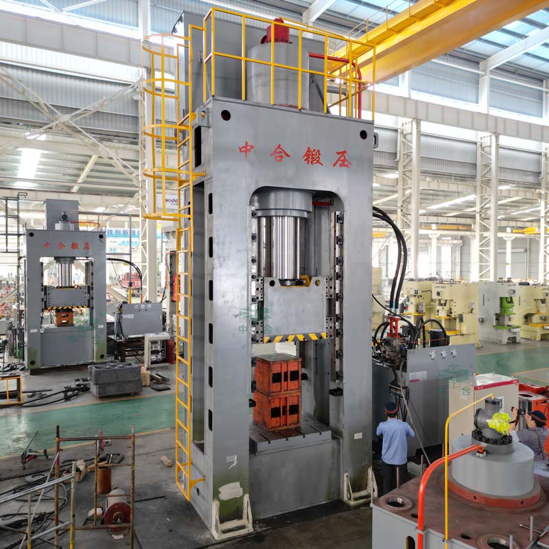 1250噸框架式液壓機車間實物圖 1250噸框架式液壓機車間實物圖